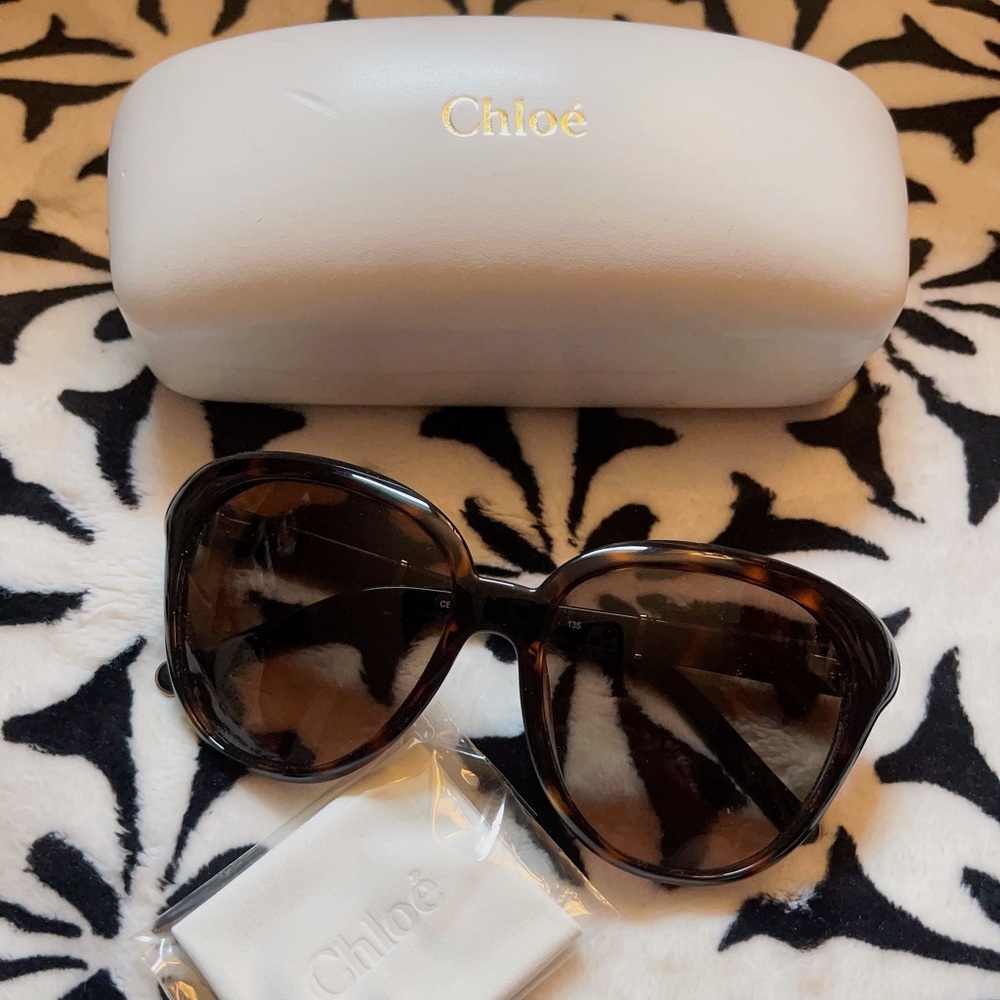Brand new Authentic Chloe sunglasses 🕶️